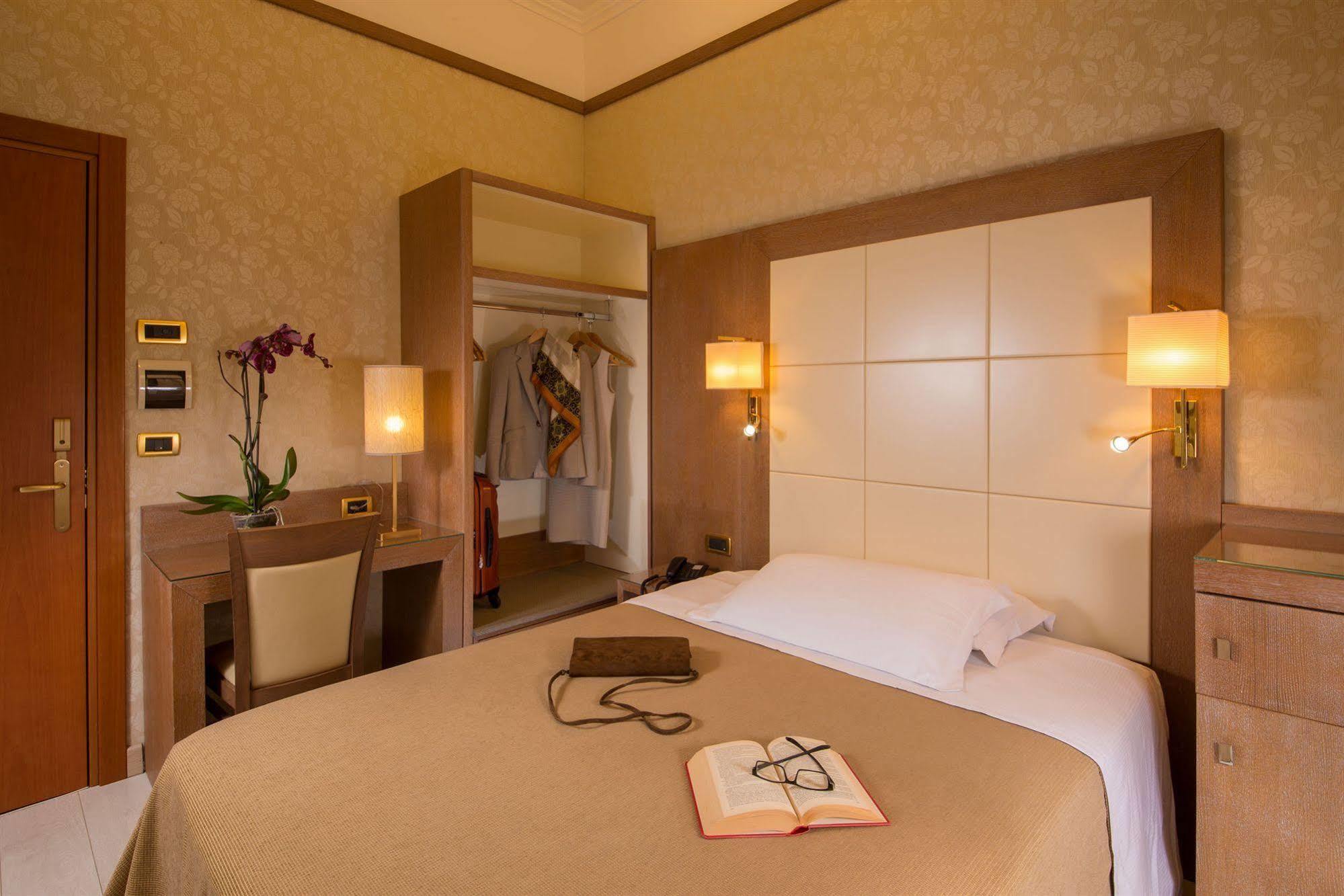 Hotel Ranieri โรม ภายนอก รูปภาพ