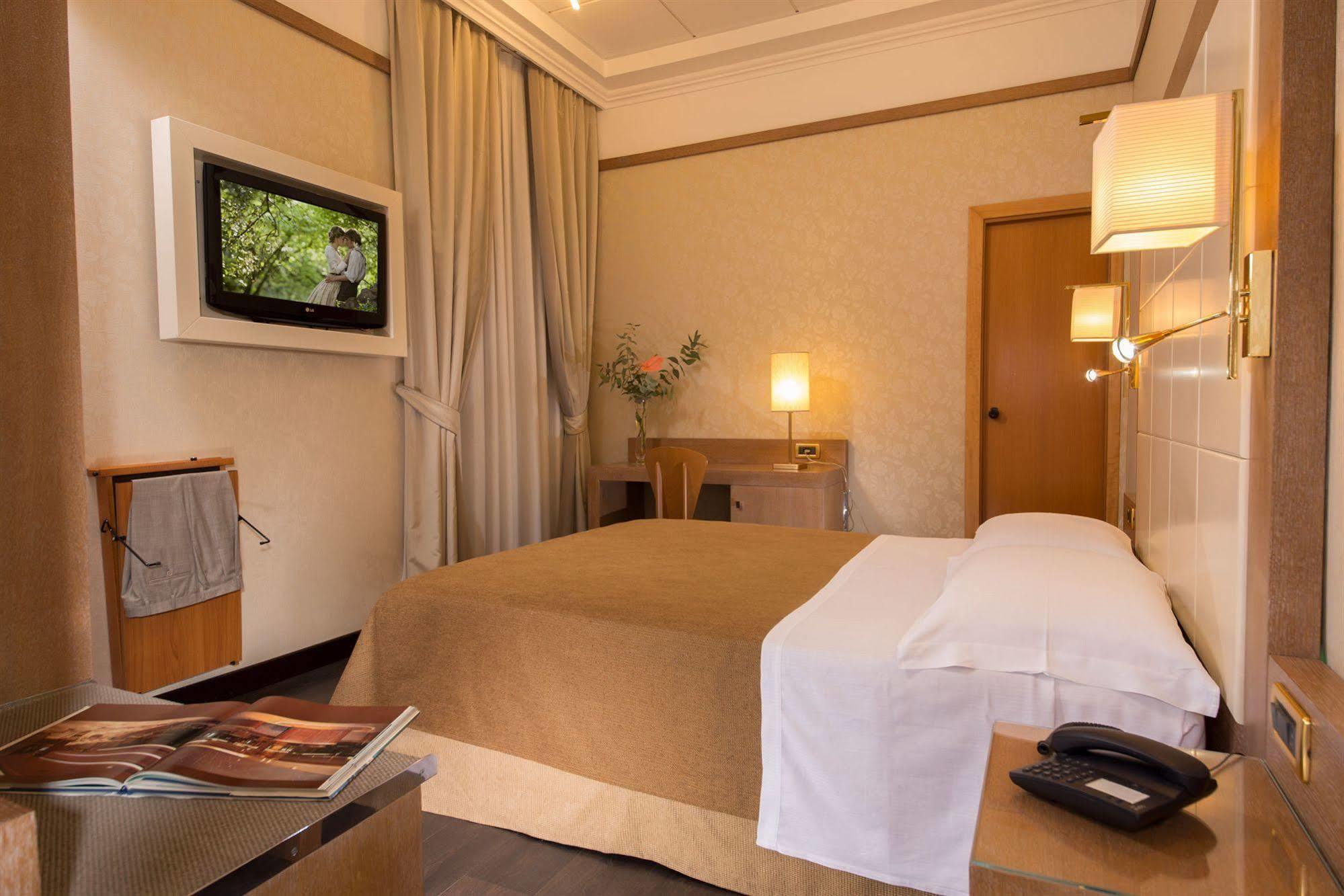 Hotel Ranieri โรม ภายนอก รูปภาพ